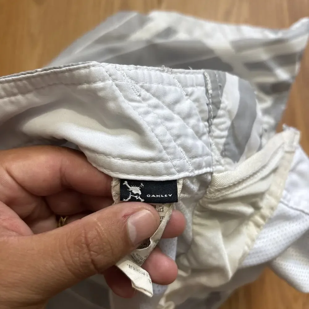Oakley size 34